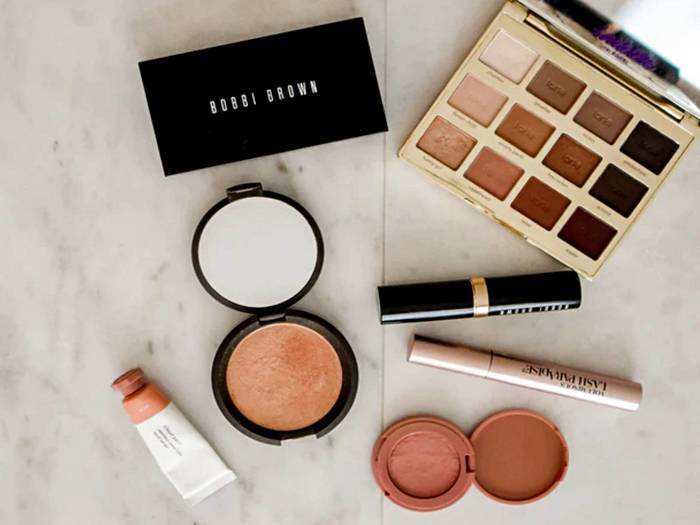 Skin Care : आपकी खूबसूरती में चार चांद लगा देंगे ये Makeup Kits, खरीदें Amazon से