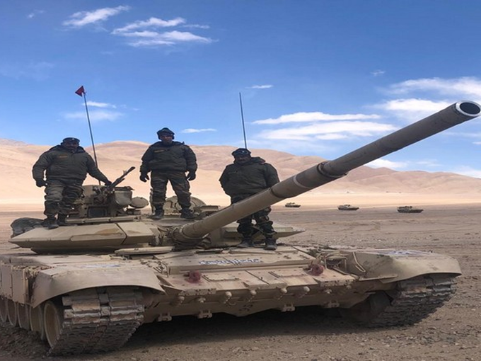 LAC के पास भारत ने तैनात किया T 90 भीष्म टैंक LAC के पास भारत ने तैनात किया T 90 भीष्म टैंक