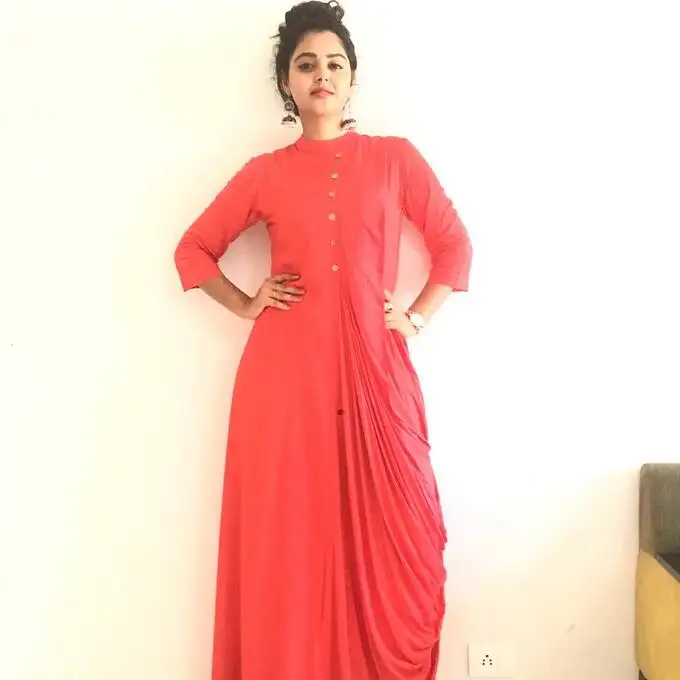 ఈ గుజరాతీ భామ ఒంపుసొంపుల సెగలు... మోనాల్ గజ్జర్ హాట్ పిక్స్..