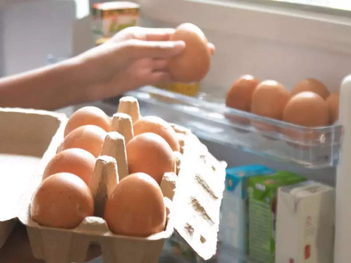 how to store eggs: முட்டையை ஃப்ரிட்ஜ்ஜுக்கு வைக்கலாமா? வைக்க கூடாதா? - can eggs be stored in refrigerator things you have to know | Samayam Tamil