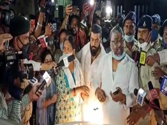 Ramvilas Paswan, Daughter, Son-in-law, Patna Airport, State Hanger, Anil Sadhu, Ramvilas Paswan, Daughter, Son-in-law, Patna Airport, State Hanger, Anil Sadhu,