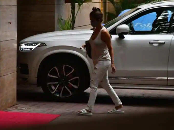arjun kapoor came to drop malaika arjun kapoor came to drop malaika