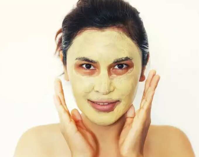 benefits of turmeric for skin: முகத்துக்கு மஞ்சள் பயன்படுத்தினால் கிடைக்கும் நன்மைகள் என்னென்ன? - benefits and uses of turmeric for skin in tamil 5 samayam tamil Tamil News Spot