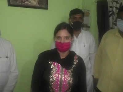 बाहुबली विजय मिश्रा की बेटी बोलीं- पिता पर पैसे देकर कराया गया है झूठा रेप केस, CM सीबीआई से कराएं जांच 