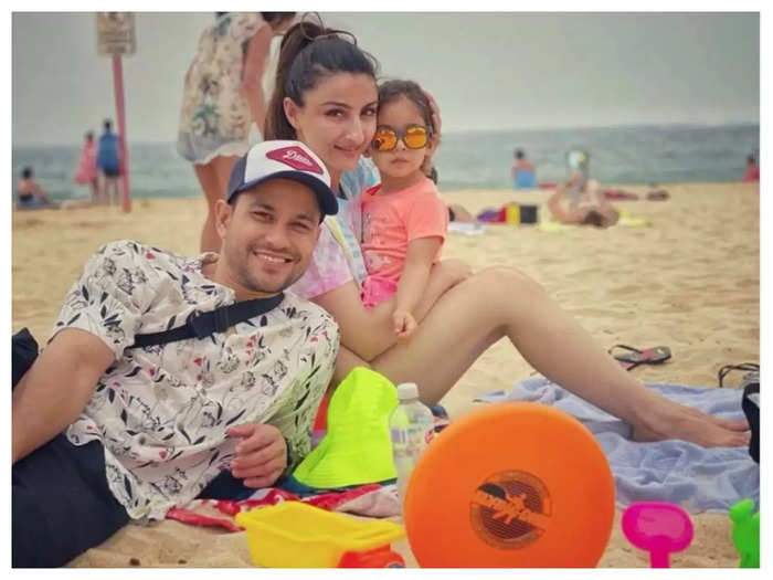 Soha Ali Khan Kunal Khemu Parenting Tips How Soha Ali Khan And Kunal Khemu Growing Up Inaaya स ह अल ख न और क ण ल ख म रखत ह प र ट ग म इन ब त क ख य ल