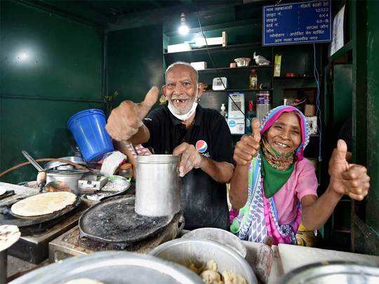 आधे हुए &#39;बाबा का ढाबा&#39; के ग्राहक - again less customers at baba ka dhaba | Navbharat Times