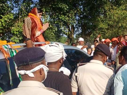 Aishwarya Rai Road Show Tej Pratap Yadav Wife Aishwarya Rai Did Road Show For Her Father Chandrika Rai À¤¤ À¤œ À¤ª À¤°à¤¤ À¤ª À¤¯ À¤¦à¤µ À¤• À¤ªà¤¤ À¤¨ À¤à¤¶ À¤µà¤° À¤¯ À¤° À¤¯ À¤¨ À¤ª À¤¤ À¤š À¤¦ À¤° À¤• À¤° À¤¯ À¤• À¤² À¤ À¤¦ À¤¸ À¤² À¤• À¤®