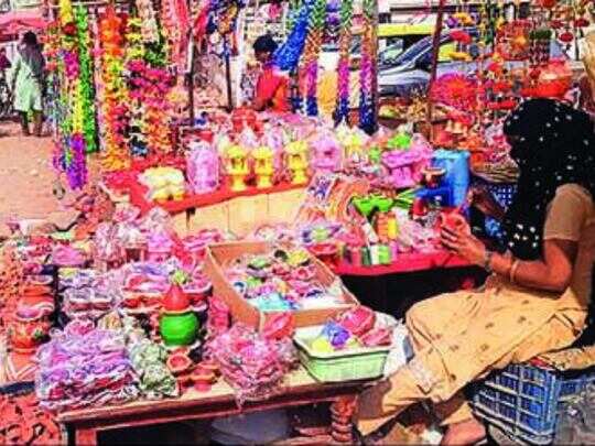 फरीदाबाद: चीनी लाइटों की जगह अबकी मिट्टी के दीयों से रोशन होगी दिवाली
