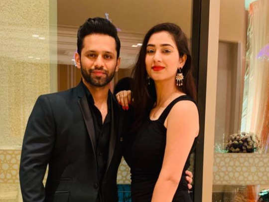 disha parmar rahul vaidya engagement: disha parmar dismisses reports of  engagement to rahul - Navbharat Times