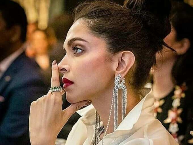 Deepika Padukone Eye Makeup Eye Makeup आईल इनर क ल कर ख ब एक सप र म ट करत ह द प क प द क ण द ख उनक 6 अलग अलग Liner Style Navbharat Times