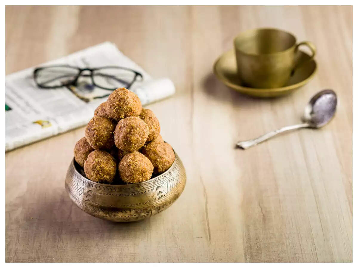 Ajwain ke laddu khane ke fayde after delivery: डिलीवरी के बाद जच्चा और  बच्चा दोनों को स्वस्थ रखते हैं अजवाइन के लड्डू - How to make Ajwain Laddu  for post pregnancy -