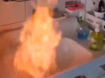चीन: पानी में लगी आग, नल से निकलतीं लपटों का वीडियो देख उड़े होश 