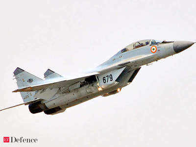 MIG-29 Crash: नौसेना को अरब सागर में मिला क्रैश हुए MiG-29K का मलबा, पायलट की तलाश तेज 