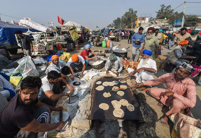 Protesters preparing food for themselves and others at the Singhu border, Delhi Protesters preparing food for themselves and others at the Singhu border, Delhi
