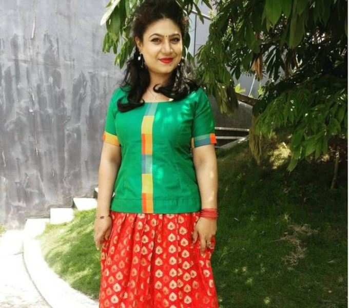 Saritha balakrishnan tight dress pics