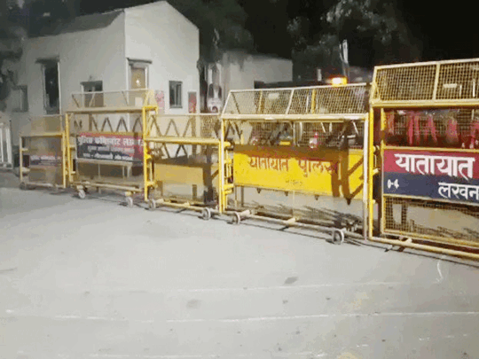 akhilesh yadav House arrest: samajwadi party leader akhilesh yadav house  arrest in lucknow : किसान यात्रा निकालने जा रहे अखिलेश यादव हाउस अरेस्ट -  Navbharat Times