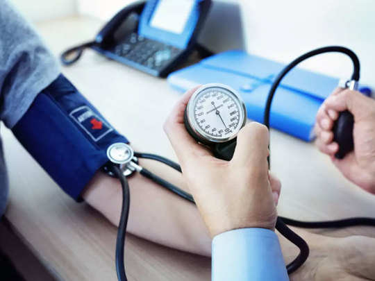 early signs of high blood pressure: primary signs of high blood pressure - Symptoms Of High BP: साइलंट किलर होता है हाई बीपी, ऐसे पहचानें इसके शुरुआती लक्षण - Navbharat Times