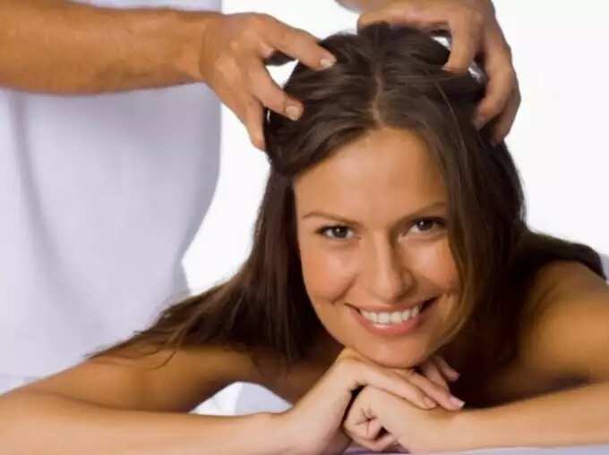 how to get strengthen hair: தலைமுடியை கையில் பிடிச்சு இழுத்தாலும் வராத அளவுக்கு ஸ்ட்ராங் ஆகணுமா? இதை செய்யுங்க! - effective ways to get stronger and shiny hair naturally 6 samayam tamil Tamil News Spot
