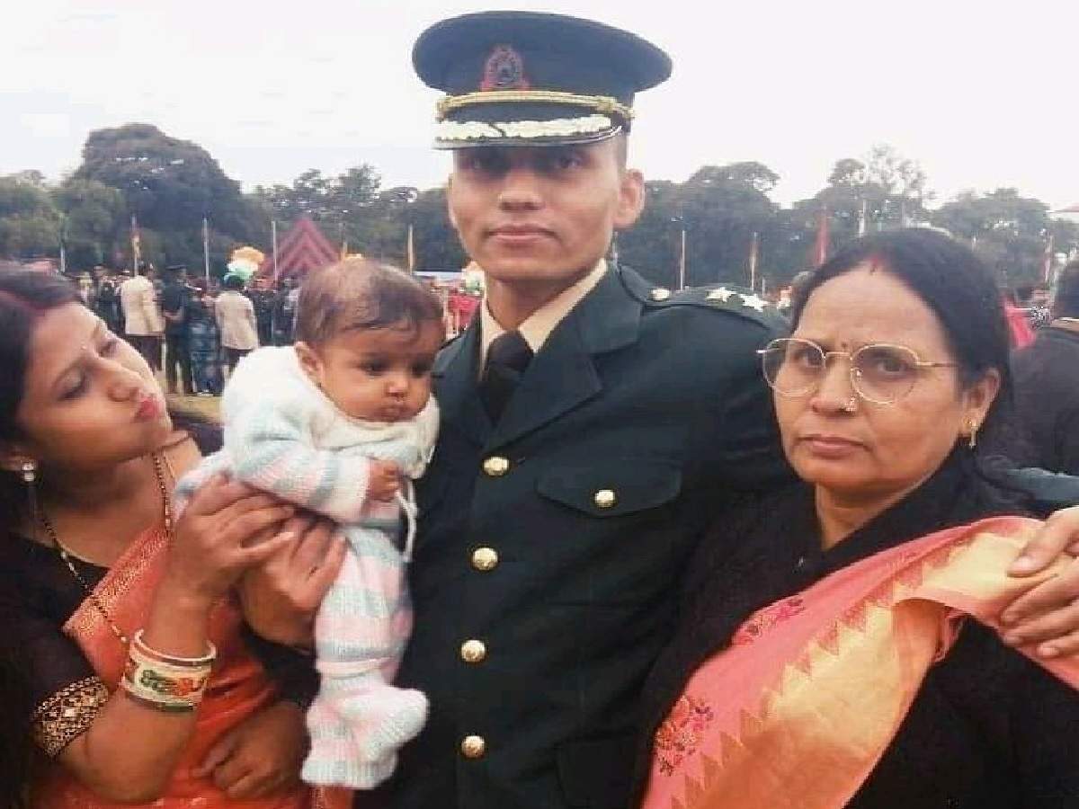 bihar news: balbanka tiwari of bhojpur became a lieutenant in the indian army : भारतीय सेना में लेफ्टिनेंट बने भोजपुर के बालबांका तिवारी - Navbharat Times