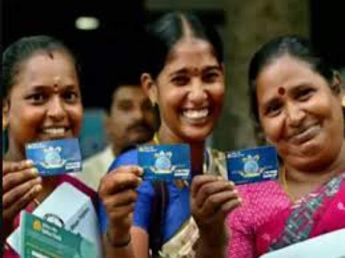 sharp rise in bank accounts operated by women: खुद बैंक खाता ऑपरेट करने  वाली महिलाओं की संख्या में भारी तेजी, बिहार में तीन गुना बढ़ोतरी -  Navbharat Times