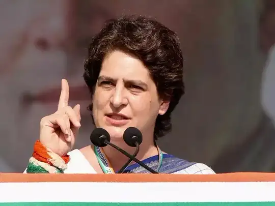 Priyanka Gandhi: कांग्रेस के लिए नई संकटमोचक बनीं प्रियंका गांधी वाड्रा, किया ये काम - Priyanka Gandhi Vadra Bridges Gap, Steps Into Ahmed Patel Shoes - Navbharat Times