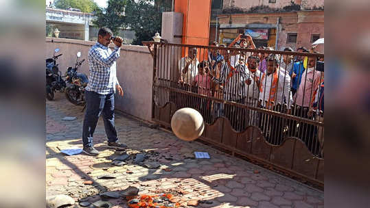 पाणीपुरवठा मंत्र्यांच्या गावात पाणीटंचाई; गावकऱ्यांनी घेतला 'हा' निर्णय