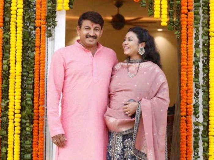 Manoj Tiwari Daughter मन ज त व र न अपन बड ब ट क कहन पर क थ द सर श द Manoj Tiwari Elder Daughter Jiya Suggested Him To Get Married Again Navbharat Times