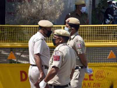 Delhi Police प्रवेश परीक्षा में दिल्ली पुलिस के हेड कांस्टेबल ने किया फर्जीवाड़ा, बेटे के साथ हुआ गिरफ्तार 