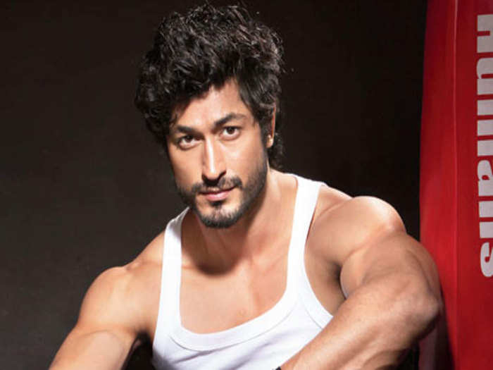 Vidyut Jammwal Used Urumi Weapon व ड य व द य त ज मव ल न सबस घ तक हथ य र स क य स ट ट Vidyut Jammwal Used Urumi Most Deadly Weapon And His Video Going Viral Navbharat Times