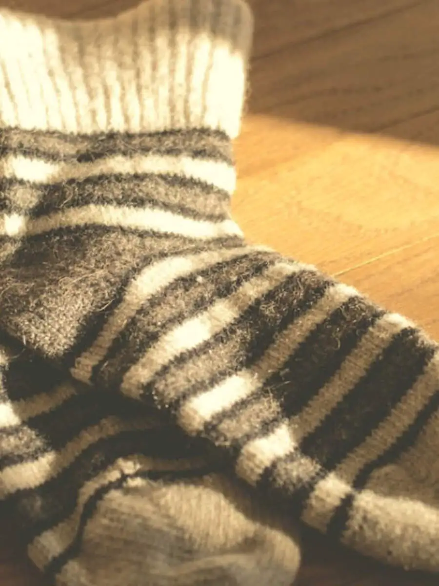 Why shouldn't we wear socks while sleeping? सर्दी में शिशु को जुराब