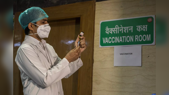 Corona Vaccination : कोव्हिड १९ लस घेतल्यानंतर ताप, डोकेदुखी जाणवली तर घाबरू नका...