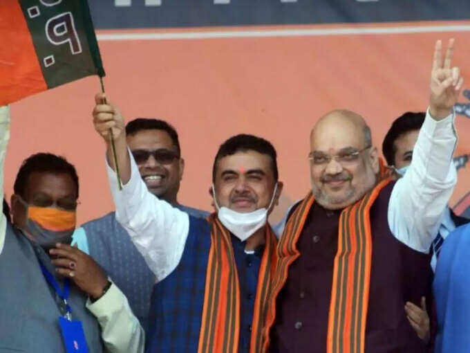 अब बीजेपी का झंडा थाम चुके हैं सुवेंदु अब बीजेपी का झंडा थाम चुके हैं सुवेंदु