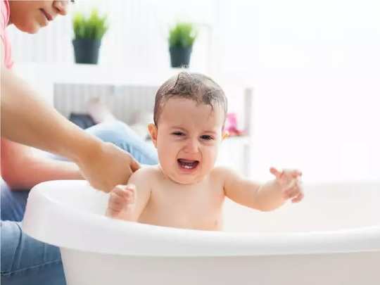 Is it safe to bath my baby at night? : शिशु को रात में नहलाना बन सकता है जानलेवा, जानिए बच्चे को कब दे सकते हैं नाइट बाथ - night bath for