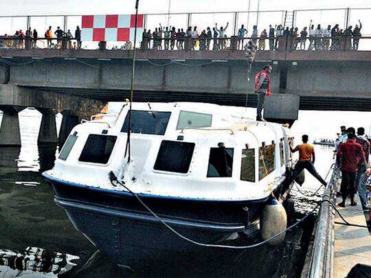 60-seater boat reaches river; Pic: JIGNESH VORA