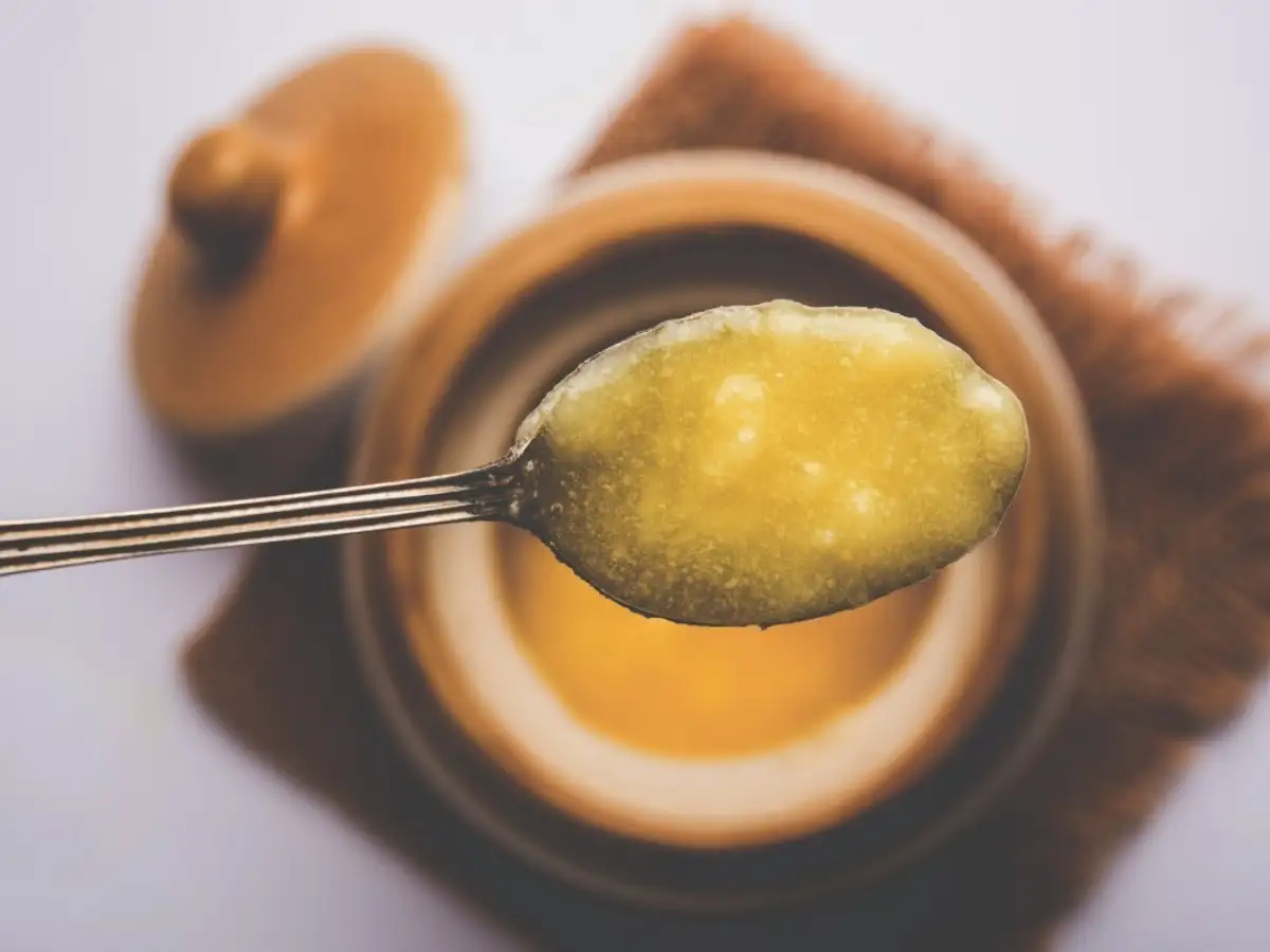 ghee lose fat: Ghee For Weight Loss: क्‍या घी खाने से बढ़ने की जगह कम होता है वजन, खाएं तो कितने चम्‍मच? - Navbharat Times
