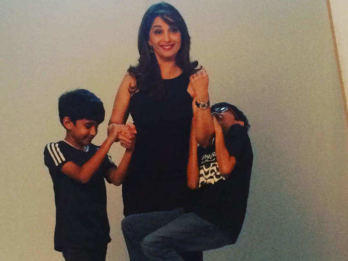 madhuri dixit never give liberty to her sons for this reason in hindi