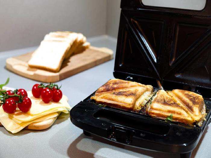 Sandwich Maker On Amazon : घर पर बनाएं गरमा गरम सैंडविच, Sandwich Maker पर करें 40% तक की बचत