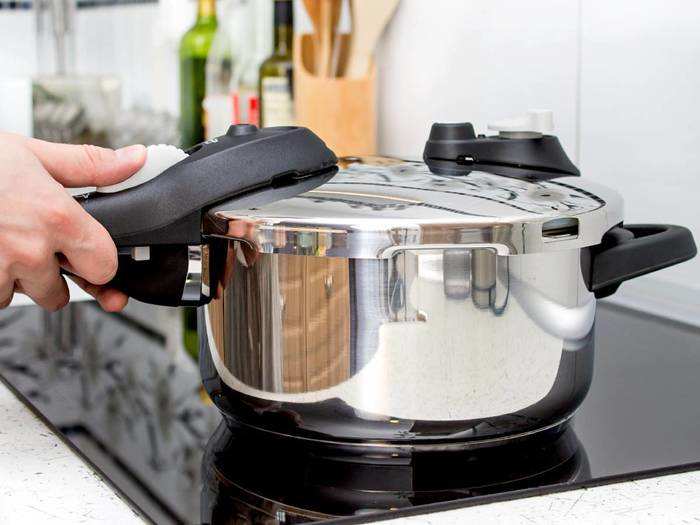 Pressure Cooker On Amazon : अपने किचन को बनाएं स्मार्ट, हैवी डिस्काउंट पर खरीदें यह शानदार प्रेशर कुकर