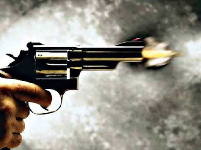 Bihar News Bihar Crime Cement Trader S Staff Shot 5 Lakh Rupees Looted In Ara आर म स म ट क र ब र क स ट फ क ग ल म र 5 ल ख र पए ल ट प ल स क ह थ