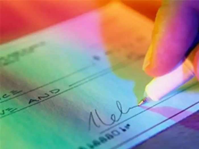 know the difference between stale cheque and post dated cheque