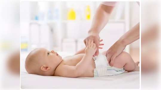 चुकीच्या पद्धतीने डायपर घातल्यास बाळाचे आरोग्य येऊ शकते धोक्यात! कशी टाळावी चूक?
