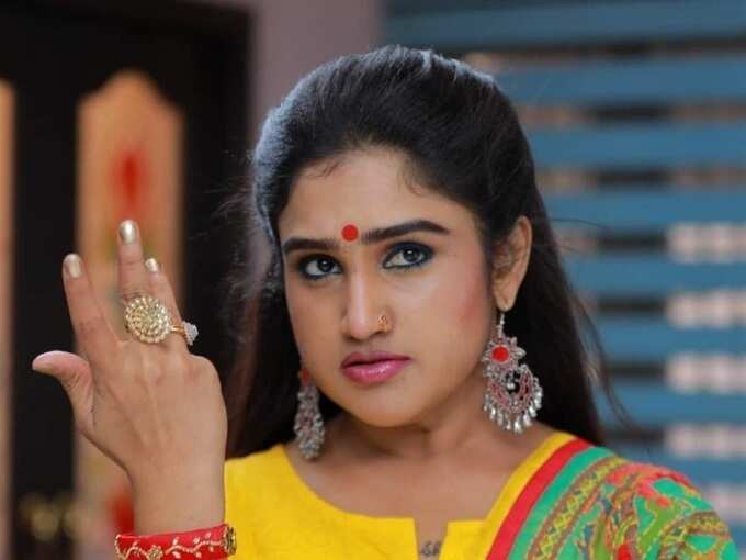 Vanitha: கள்ளக்காதல் மேட்டரால் டென்ஷனான வனிதா - illicit relationship question irks vanitha vijayakumar 4 samayam tamil Tamil News Spot