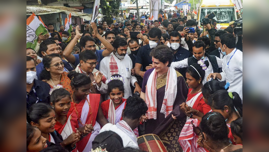 Priyanka Gandhi : प्रियांका गांधी आसाममध्ये; आदिवासींच्या पारंपरिक 'झूमर' नृत्यात सहभागी