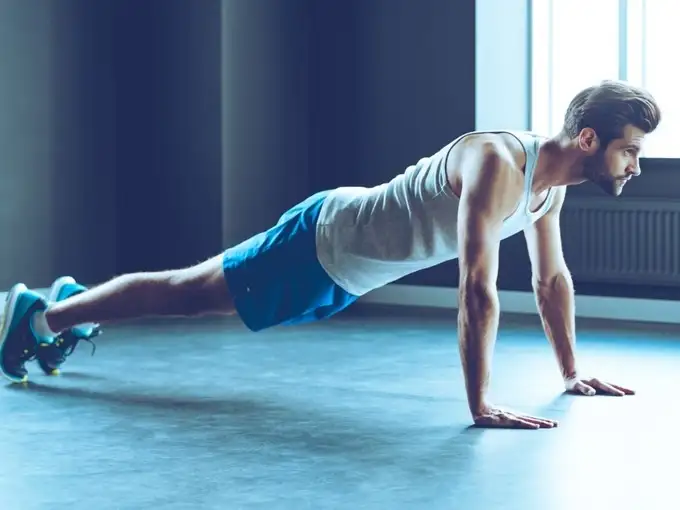 स्टेप 1 सबसे पहले आप जमीन पर पेट के बल लेट जाएं। और इसके बाद अपने