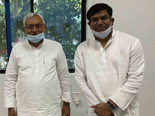 Bihar CM Nitish Kumar: CM Nitish Got Amazed When Opposition Takes Minister Mukesh Sahani In Bihar Vidhan Parishad - आखिर वही हुआ जिसका डर था! विपक्ष ने जब मंत्री मुकेश सहनी पर