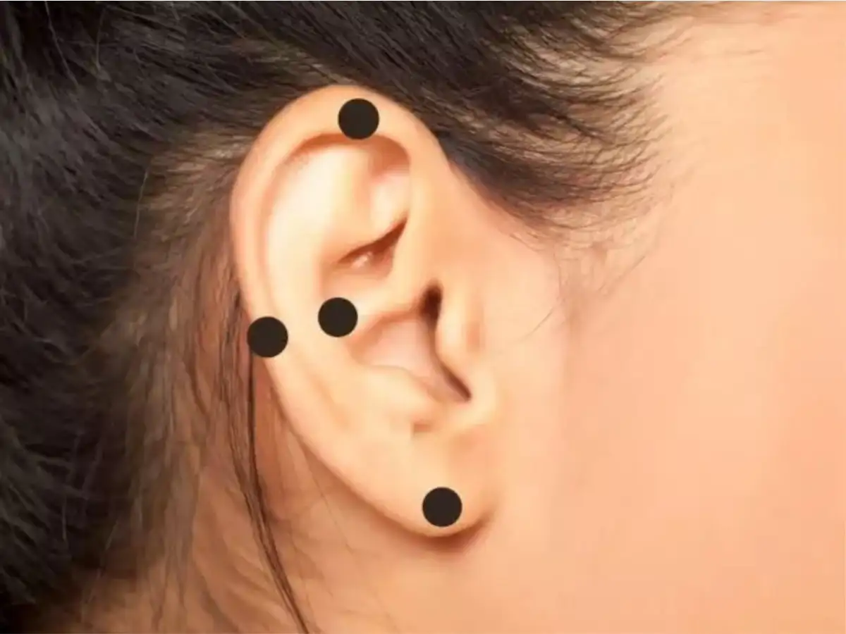 आपके शरीर का क्या होता है यदि आप अपने कानों की रोजाना मालिश करते हैं
