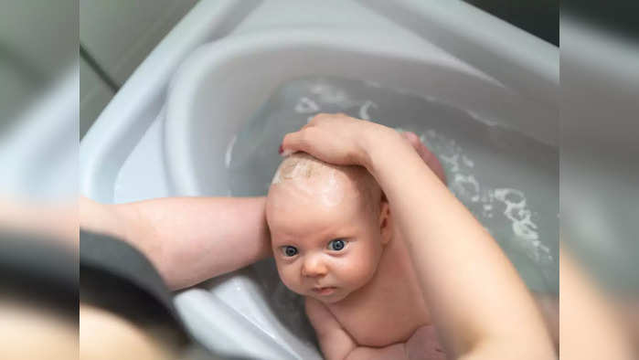 त्वचा हेल्दी व चमकदार बनवण्यासाठी मुलांना 'या' पदार्थाने घाला अंघोळ, 'ही' आहे योग्य पद्धत!