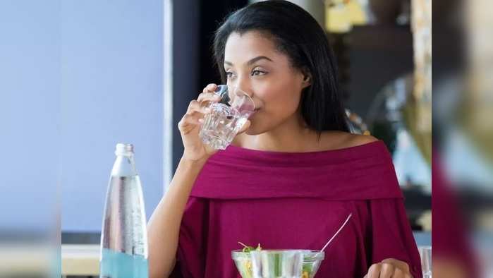 Ayurveda Diet Tips : जेवताना पाणी पित असाल तर थांबा! जाणून घ्या 'ही' महत्त्वाची माहिती