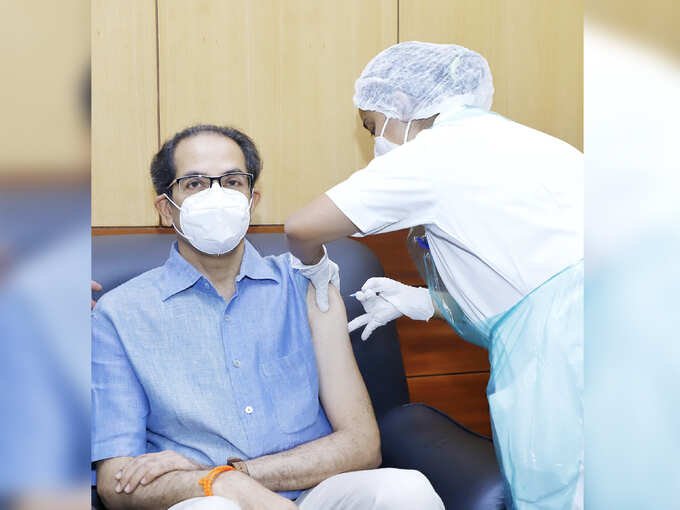 मुख्यमंत्री उद्धव ठाकरेंनी घेतला कोविड लशीचा पहिला डोस; दिला सकारात्मक संदेश मुख्यमंत्री उद्धव ठाकरेंनी घेतला कोविड लशीचा पहिला डोस; दिला सकारात्मक संदेश