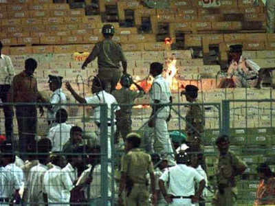 13 मार्च : वर्ल्ड कप का सेमीफाइनल मैच, जब भारत को हारता देख फैंस ने मचाया बवाल, कुर्सियों में लगा दी थी आग 